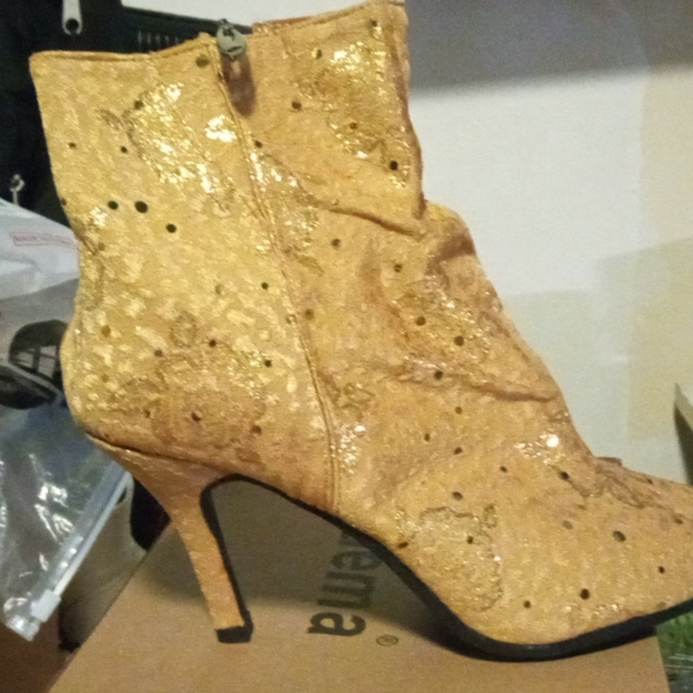 Women's heel shoes
